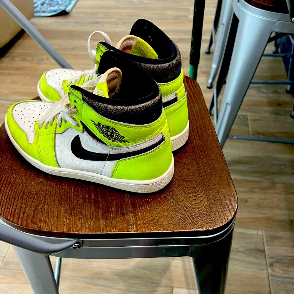 Air Jordan Retro High OG Visionaire